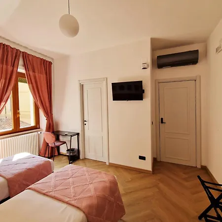 Le Stanze Del Capitano Caldora Л'Акуила