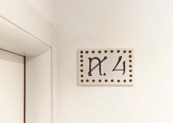 Le Stanze Del Capitano Caldora Alojamento de Acomodação e Pequeno-almoço LʼAquila